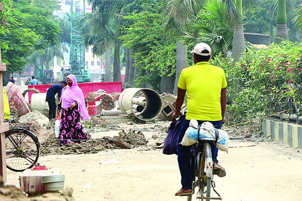 ভাঙাগড়ায় শহরে ভোগান্তি