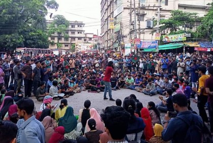 হামলার বিচার চেয়ে জবিতে কোটা আন্দোলনকারীদের বিক্ষোভ-মিছিল 