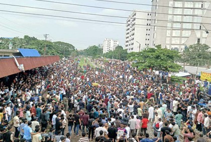 চট্টগ্রামজুড়ে শিক্ষার্থীদের লংমার্চ