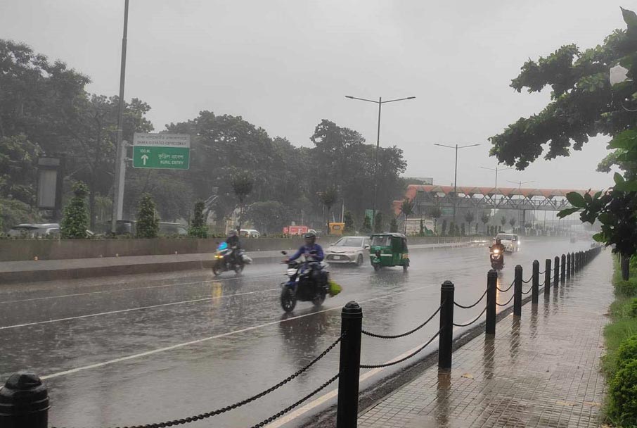 যে কারণে বাড়ছে বৃষ্টি 