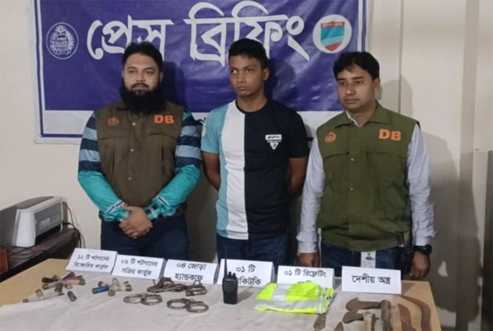 যশোরে ভুয়া ডিবি পুলিশ আটক