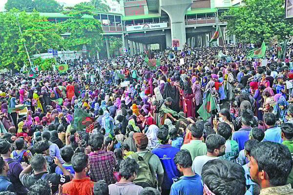 ছুটির দিনেও বিক্ষোভ-অবরোধ