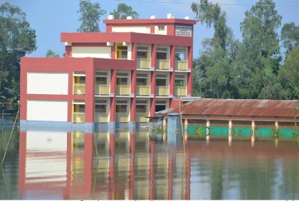 বগুড়ায় যমুনা নদীর পানি কমলেও বাড়ছে দুর্ভোগ

