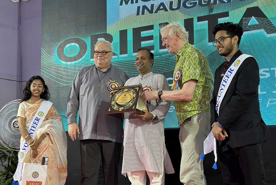 নটর ডেম বিশ্ববিদ্যালয়ে বর্ণাঢ্য ওরিয়েন্টেশন 
