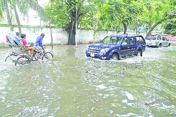 কিছুতেই কেন কমে না জলাবদ্ধতা