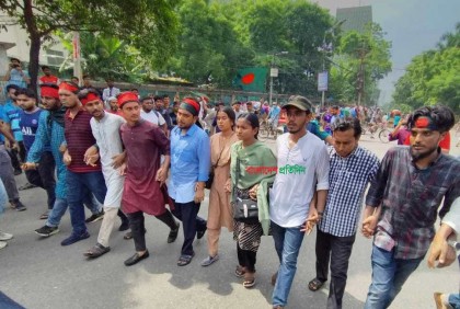রাষ্ট্রপতির কাছে স্মারকলিপি জমা দিলেন আন্দোলনকারীরা

