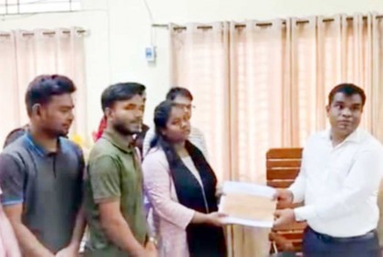 স্মারকলিপি দিলেন হাবিপ্রবির শিক্ষার্থীরা
