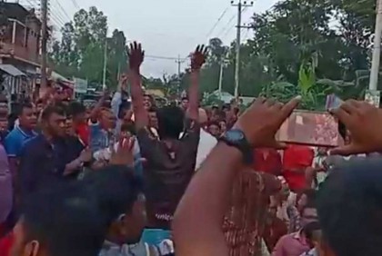 গাইবান্ধায় নিরাপত্তা প্রহরী হত্যার প্রতিবাদে সড়ক অবরোধ