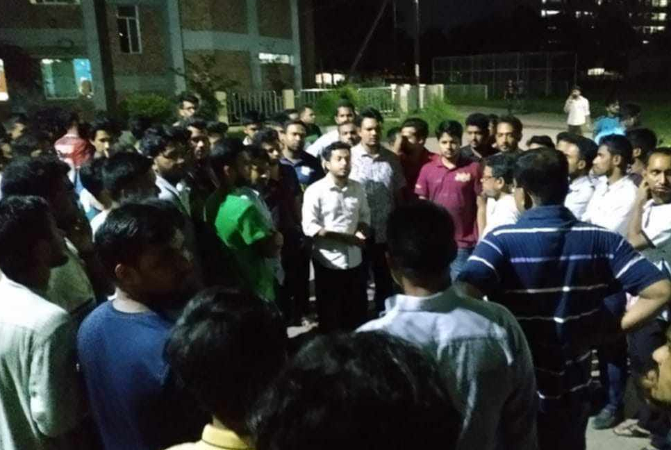 শেকৃবিতে ছাত্রলীগের পাল্টা মিছিল