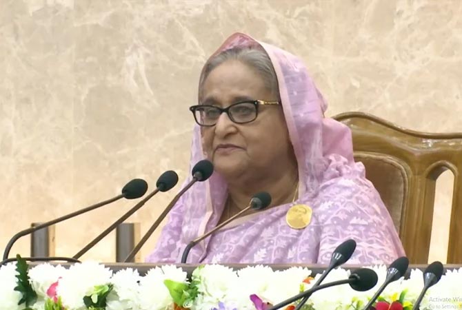 রোকেয়া হলের মেয়েদের মুখে ‘রাজাকার’ স্লোগান, দুঃখ লাগে: প্রধানমন্ত্রী 