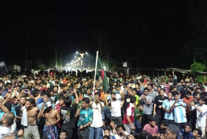 মধ্যরাতে উত্তাল রাবি, ঢাকা-রাজশাহী সড়ক অবরোধ