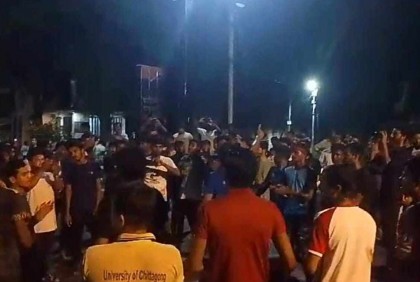 চবিতে বিক্ষোভকারীদের ওপর ছাত্রলীগের হামলার অভিযোগ