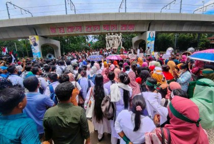 রাজু ভাস্কর্যের পাদদেশে জড়ো হচ্ছেন আন্দোলনকারীরা