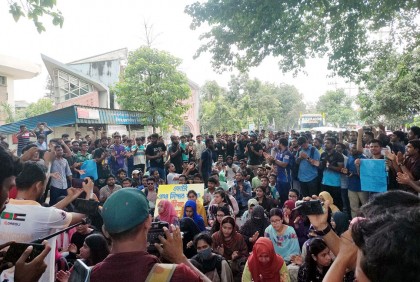 কোটা সংস্কার দাবিতে দিনাজপুর-রংপুর মহাসড়ক অবরোধ