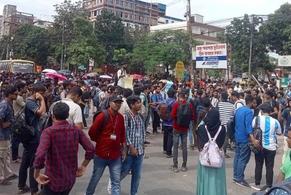 নতুন বাজার ছেড়েছেন কোটা আন্দোলনকারীরা, যানচলাচল শুরু
