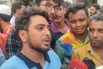 আন্দোলন চলবে, আহতদের চিকিৎসা শেষে কোটা আন্দোলনকারীদের মিছিল 

