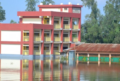 বগুড়ায় পানিবন্দি ৫৩ শিক্ষাপ্রতিষ্ঠান