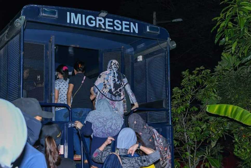 মালয়েশিয়ায় বাংলাদেশিসহ ১৪৫ অভিবাসী আটক