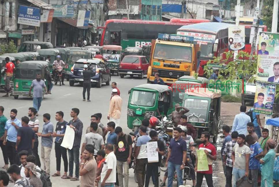 রাজশাহী, বগুড়া ও খুলনায় মহাসড়ক অবরোধ করে বিক্ষোভ