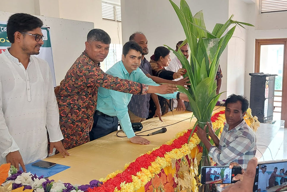 বরগুনায় কৃষি প্রণোদনা ও পুনর্বাসন কর্মসূচির উপকরণ বিতরণ