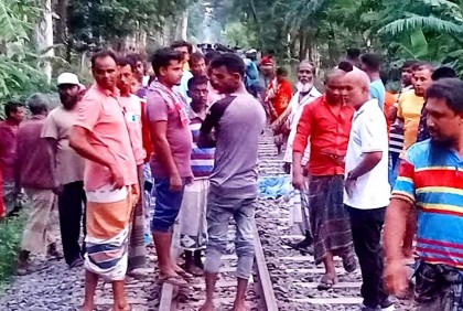 জয়পুরহাটে ট্রেনের ধাক্কায় মা-ছেলের মৃত্যু 