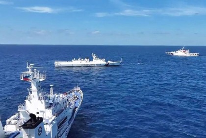 উপকূলে চীনের বিশাল উপকূলরক্ষা জাহাজ মোতায়েন, সতর্ক অবস্থানে ফিলিপাইন