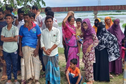 গাজীপুরে বিলে নৌকাডুবি: মায়ের লাশ উদ্ধার, নিখোঁজ ছেলে