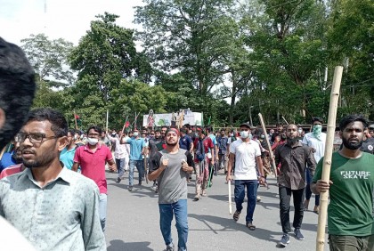 কোটা আন্দোলনে হামলার প্রতিবাদে উত্তাল রাজশাহী বিশ্ববিদ্যালয়