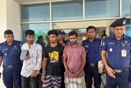 ১৮ লাখ টাকা ছিনতাই, গ্রেফতার ৩