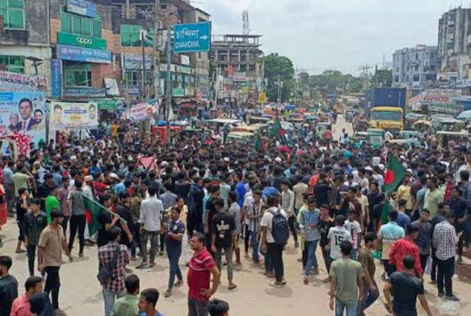 শিক্ষার্থীদের অবরোধের কারণে কুমিল্লা-সিলেট আঞ্চলিক মহাসড়কে যানজট