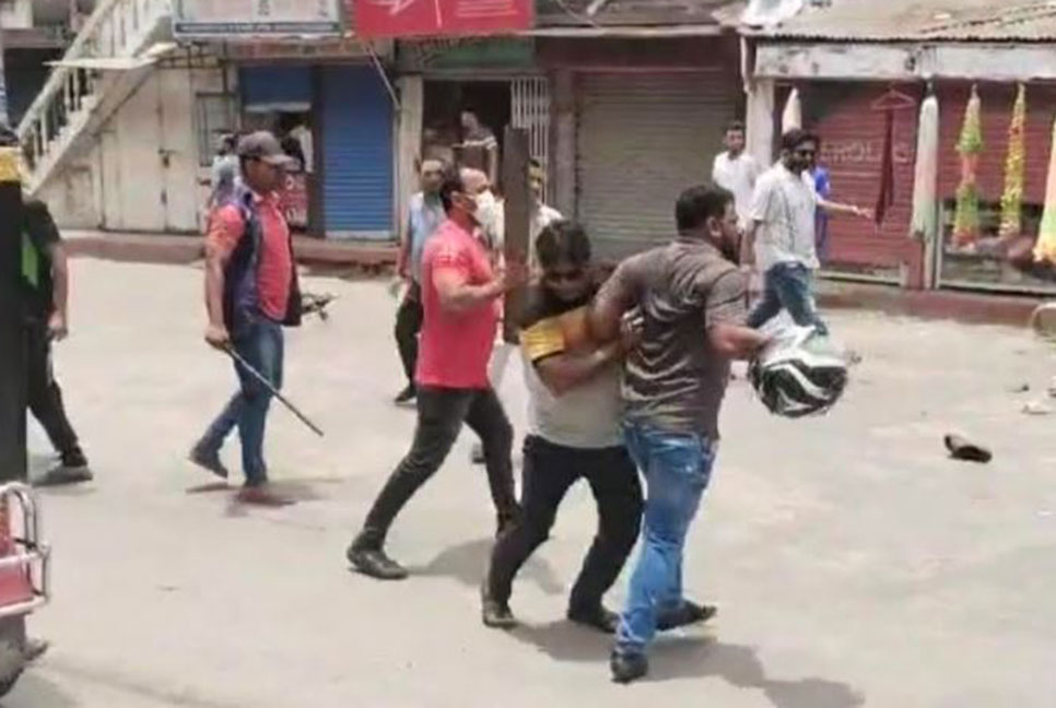 মুন্সীগঞ্জে কোটা আন্দোলনকারীদের সাথে সংঘর্ষ পুলিশসহ আহত ১০