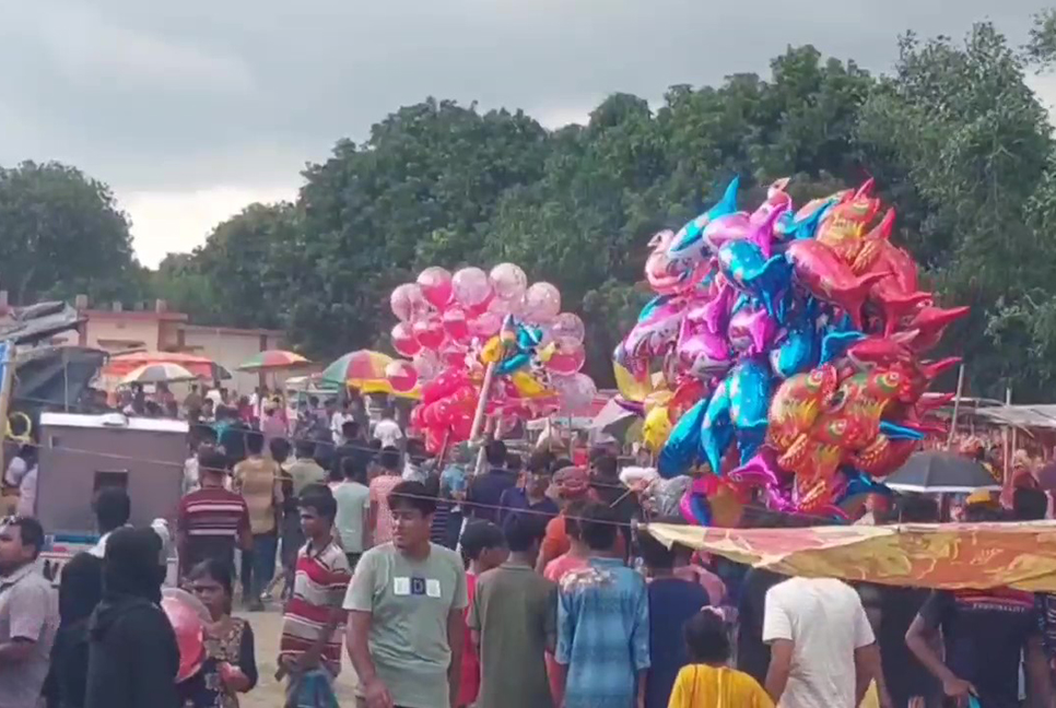 মেহেরপুরে আশুরা মেলায় দর্শকদের উপচেপড়া ভিড়