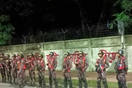 ঢাবি ক্যাম্পাসে বিজিবি মোতায়েন, গাড়ি নিয়ে টহলে র‍্যাব