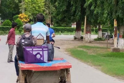 ক্যাম্পাস ছাড়ছেন ইবি শিক্ষার্থীরা