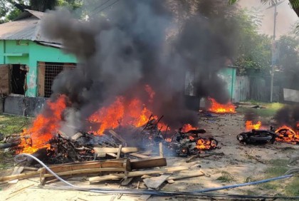 গাইবান্ধায় আওয়ামী লীগের অফিস ভাঙচুর ও অগ্নিসংযোগ