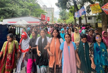 অনির্দিষ্টকালের জন্য বন্ধ ও হল ত্যাগের নির্দেশে কুবিতে বিক্ষোভ