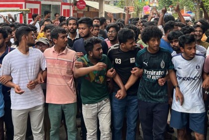 বিশ্ববিদ্যালয়ে রাজনীতি নিষিদ্ধসহ তিন দাবি কুবি শিক্ষার্থীদের