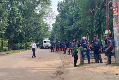 জাবিতে ভিসি-সিন্ডিকেট সদস্যরা অবরুদ্ধ, প্রায় চার শতাধিক পুলিশ মোতায়েন
