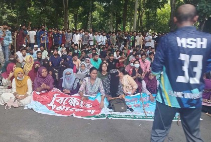 ইবিতে কোটা আন্দোলনকারীদের চার ঘণ্টা ক্যাম্পাস দখল 