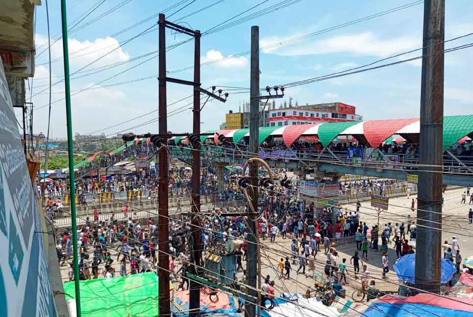 ঢাকা-চট্টগ্রাম মহাসড়ক উত্তাল; ছাত্রলীগের মোটরসাইকেলে আগুন