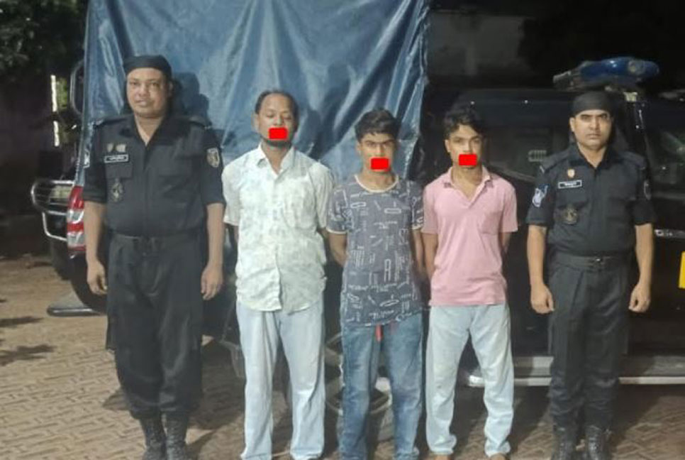 টেকনাফে র‌্যাবের অভিযানে ইয়াবাসহ আটক ৩