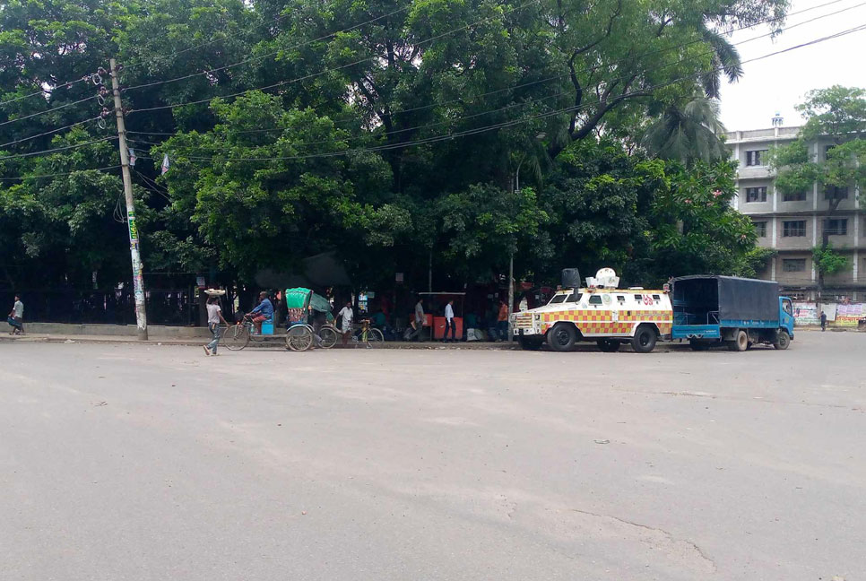 শাটডাউনে অচল পুরান ঢাকা

