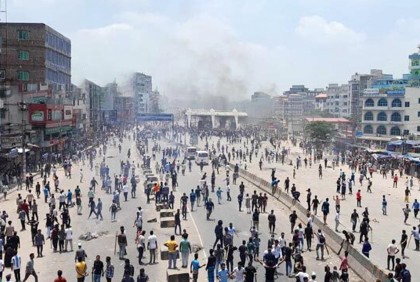 যাত্রাবাড়ীতে ফের টোল প্লাজায় বিক্ষোভকারীদের আগুন
