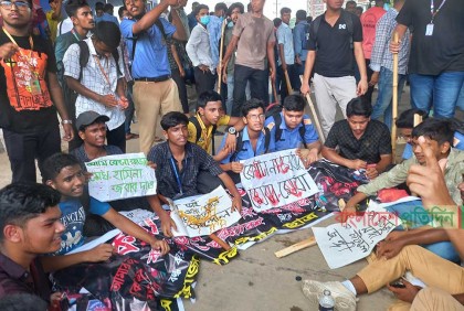 কালিয়াকৈরে বিক্ষোভ, মহাসড়কে কম দূরপাল্লার যানবাহন 