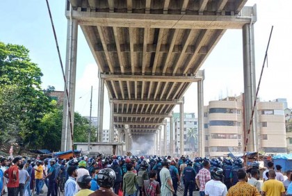মহাখালীতে রেললাইন অবরোধ, ঢাকার সঙ্গে যোগাযোগ বিচ্ছিন্ন

