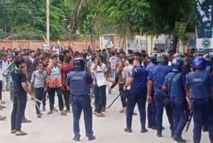 নীলফামারীতে কোটা আন্দোলনকারীদের সাথে
সংর্ঘষ, পুলিশ-সাংবাদিকসহ আহত ১৮