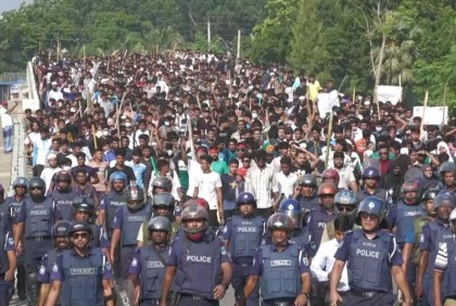 ঝিনাইদহে কোটা আন্দোলনকারীদের সাথে পুলিশের সংঘর্ষ, সার্কেল এসপি-ওসিসহ আহত ১৫