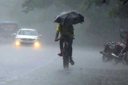 দুপুরের মধ্যে ঝড়বৃষ্টির পূর্বাভাস, ৮ জেলায় সতর্কসংকেত