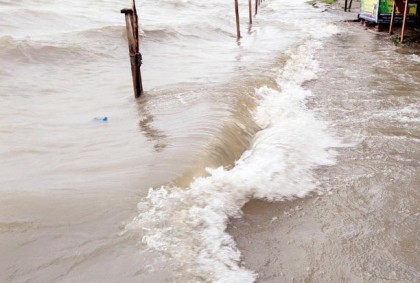 বরিশালে ১০ নদীর পানি বিপৎসীমার ওপরে  