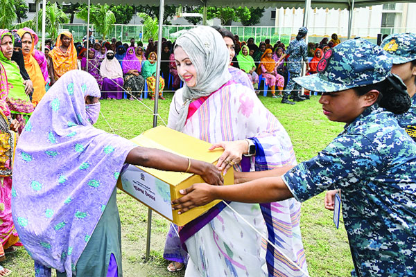 খাদ্যসামগ্রী বিতরণ